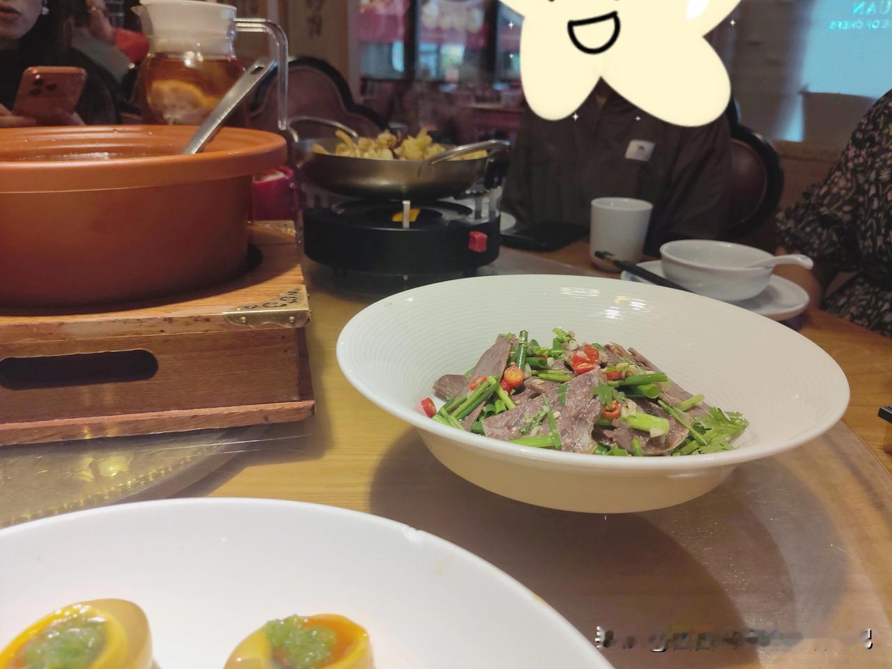 昨天吃了午饭跟妈妈聊起，说到哥哥这次搬家，嫂子的娘家爸爸妈妈算是送了大礼了……