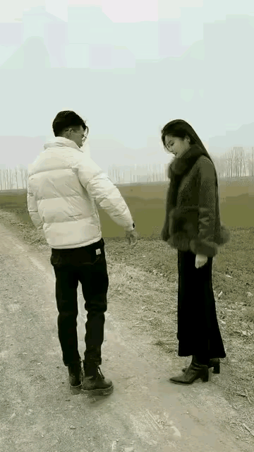 刷到一条热帖说女生要连拒男生三次才能看出他是不是好人。点进去一看，原来是一套