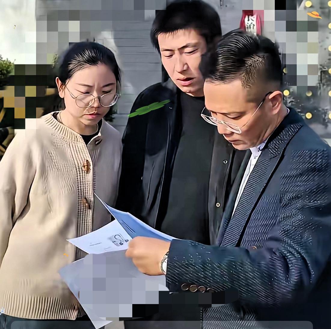 申家姐姐真是聪明人，一直让弟媳拉住弟弟，就在派出所，不要回家来。申家姐姐知道