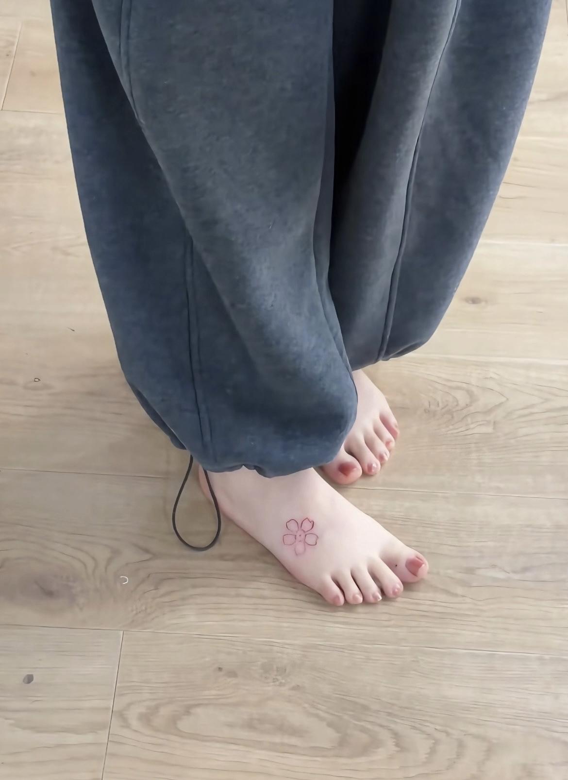 手／脚长得好看是怎样一种体验这是谁的脚丫，这么可爱！​脚