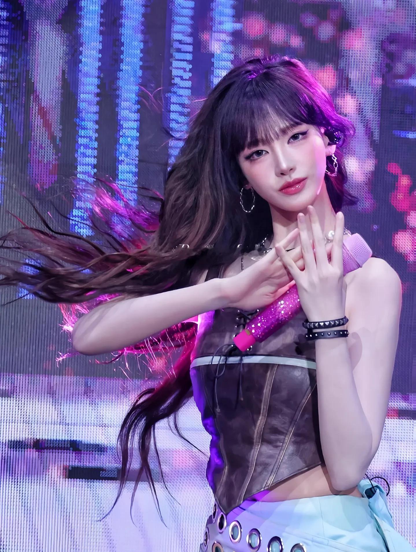 【Liz】巨星感。cr·logo