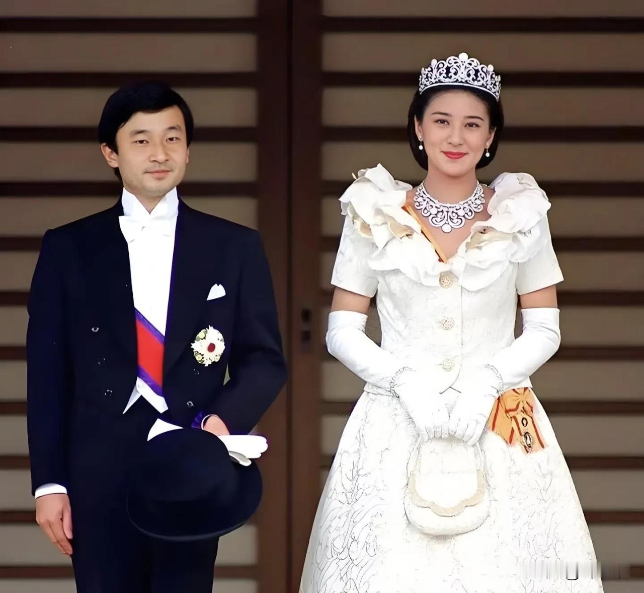 记得以前看到德仁祖父选妃的例子，当时有A、B两个大热门，B的父亲就去皇室说A的坏