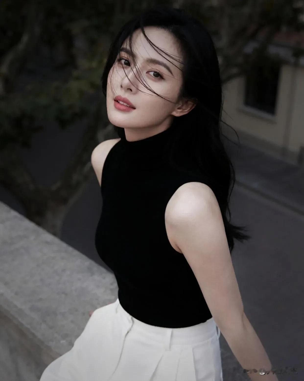 美，多少要包含一点偶然，像抬头遇见的那一抹夕阳，那朵七彩云霞☁，那水天一色的湛蓝