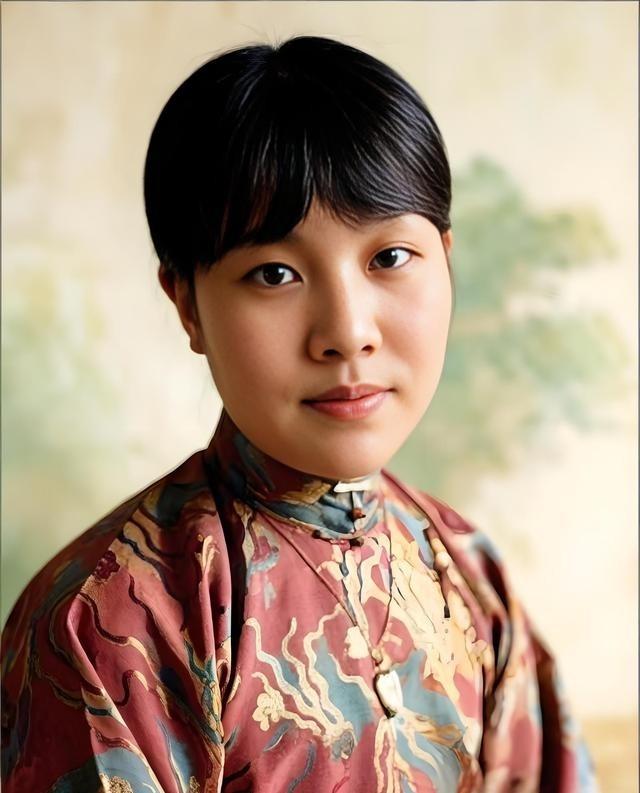 冰心在民国文坛有多讨人厌？鲁迅骂她无病呻吟，张爱玲拒绝与她相提并论，林徽因送她一