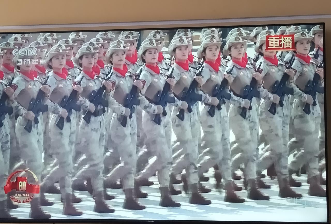 她们是2025年最美的352名女子，由她们组成的方阵，成为阅兵最美方阵！这35