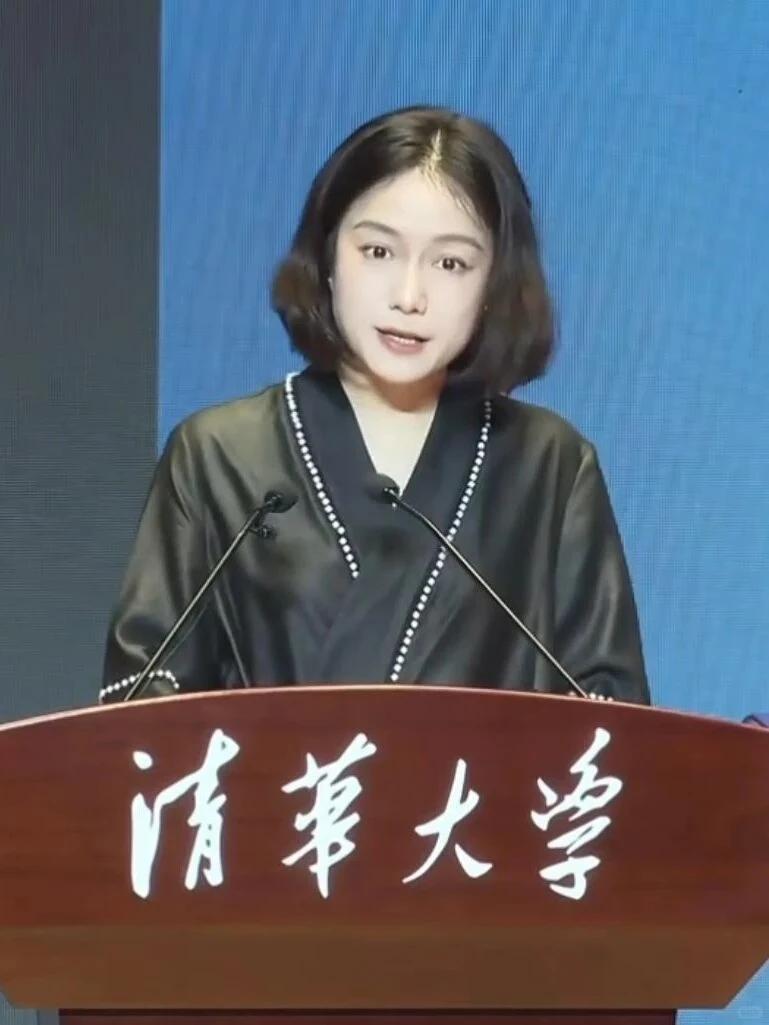翁帆近况如何？杨振宁先生离世之后，翁帆一度低调淡出公众视线，直至9月5日，亮相