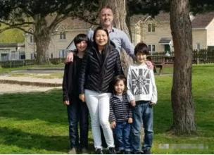 ☁“你要是能怀孕我们就结婚”2006年，英国69岁亿万富翁爱上中国33岁女