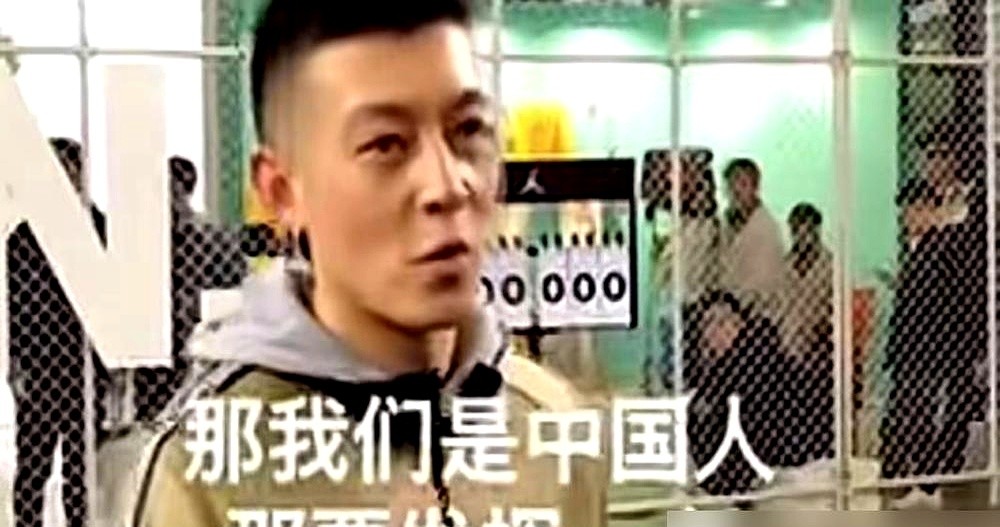 陈冠希阔别影坛多年重回片场，被黄秋生一句话揭了老底，他连中文台词都得靠拼音一行行死磕。两人跑到马来西