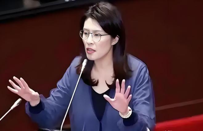 郑丽文民调碾压？罗智强这次民调真有点意外啊。网络投票拿到近七成支持，比