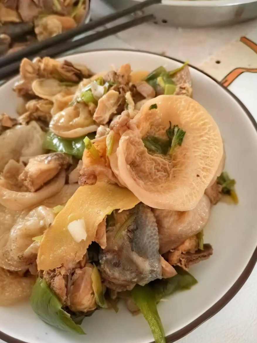 这是什么菌，四个人都吃光光了