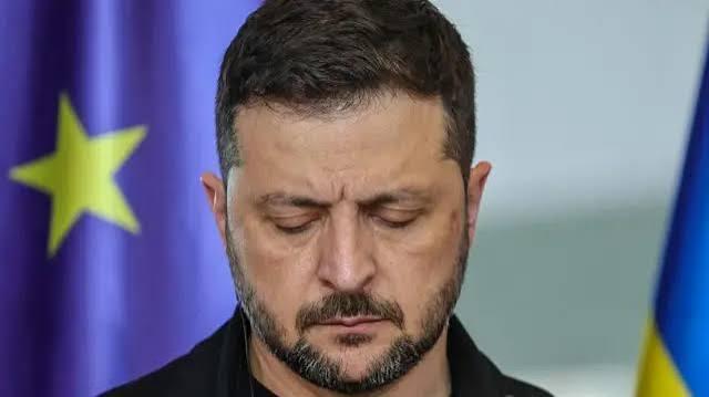 乌克兰都快被打穿了，为什么愣是不肯低头？说白了，基辅死扛着不降，根子就在两件事：