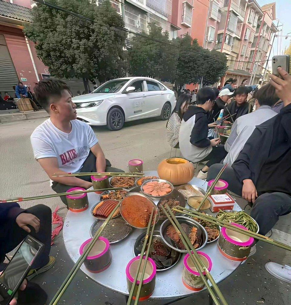 坐半小时了，这让人怎么吃。