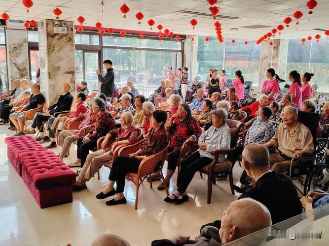 老了靠谁养老?答案扎心但真实:存款和退休金才是底气当你老了,走不动路了,靠谁来