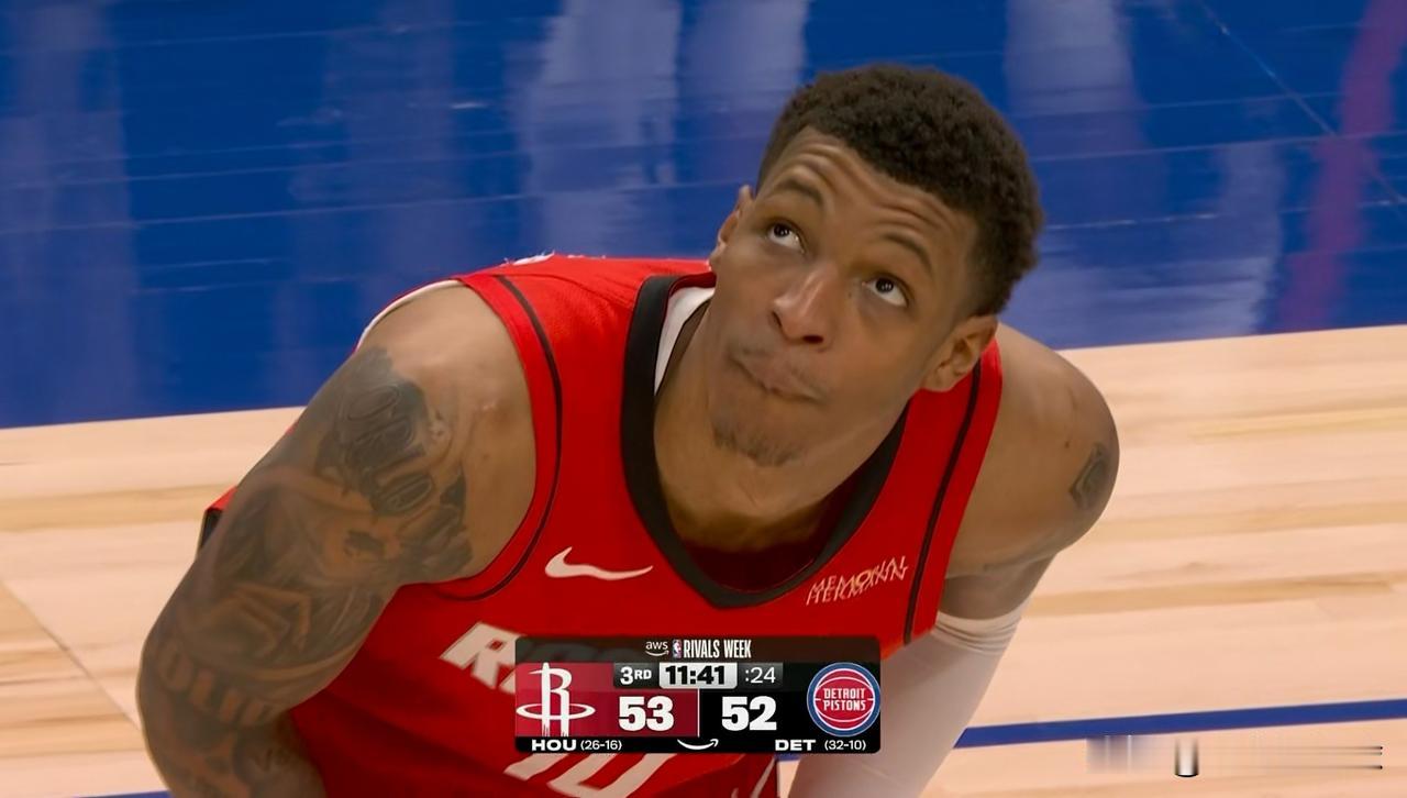 火箭大将小史密斯终于变聪明了！在今天火箭客场以111：104战胜活塞的比赛中，小