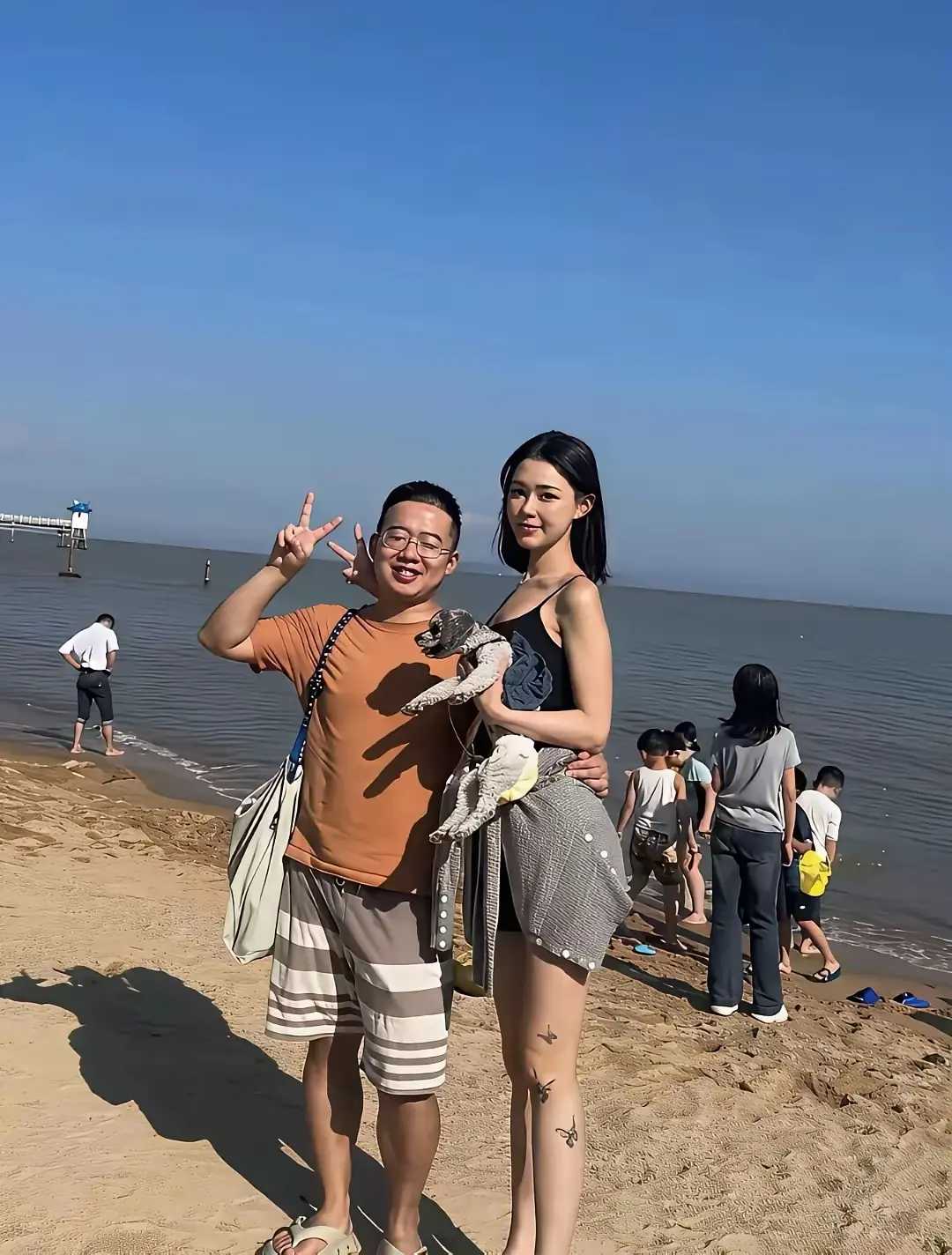 男的有啥实力？女朋友这么漂亮​​​​