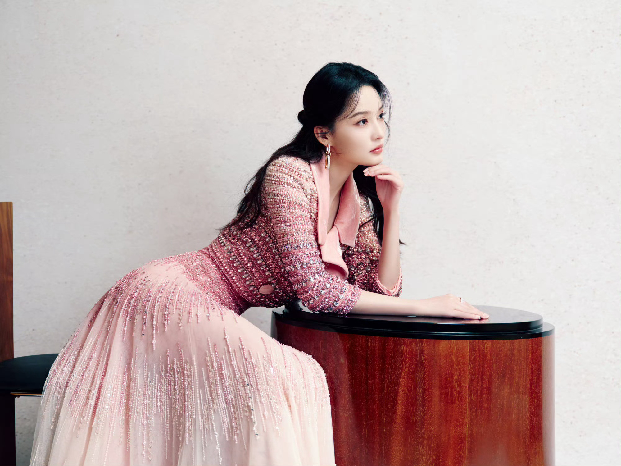 李沁这么美多来几套嘛多多的美照更新！！大家都开心～​​​