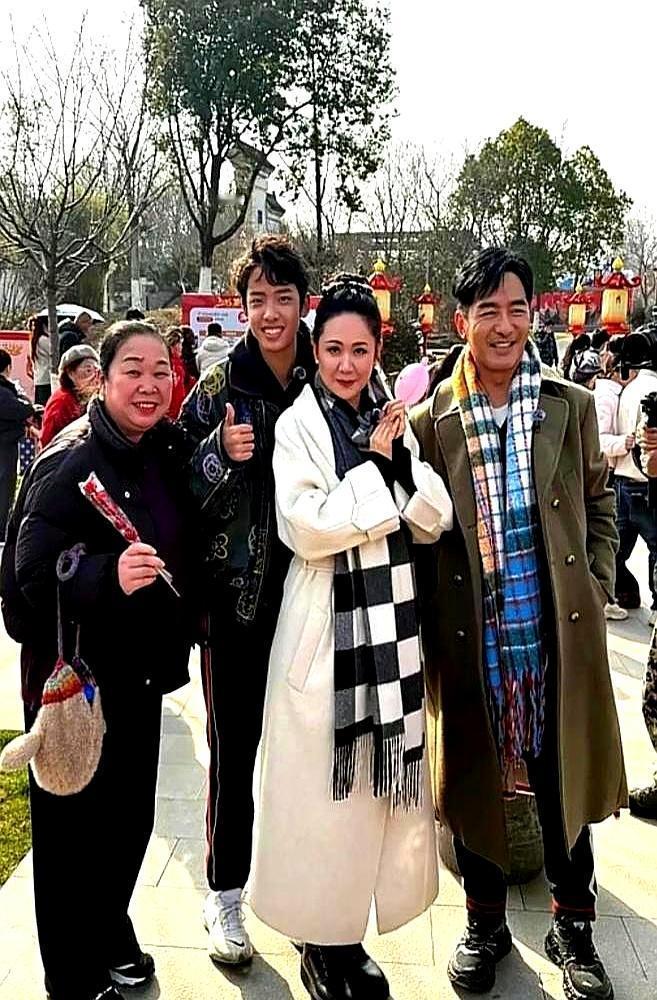 全网都说郭晓冬儿子丑，一口龅牙土得掉渣，结果他身高窜到一米八四，直接打脸。