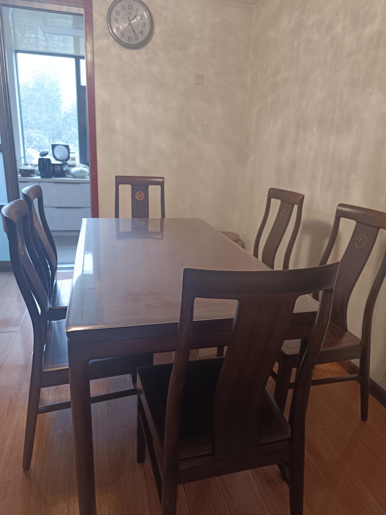 想问大家一个问题，公公婆婆和儿子、儿媳妇一家人在一桌吃饭好吗？还是分开吃饭好？