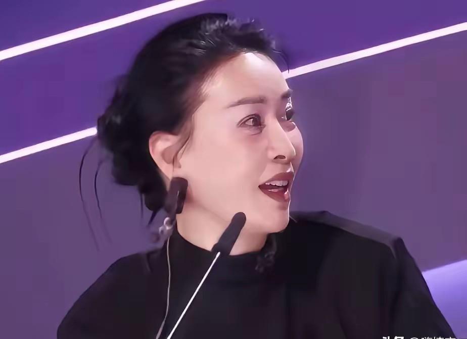 60岁那英的“回春”，撕开了娱乐圈最残酷的真相。不是医美，不是滤镜。是专业团