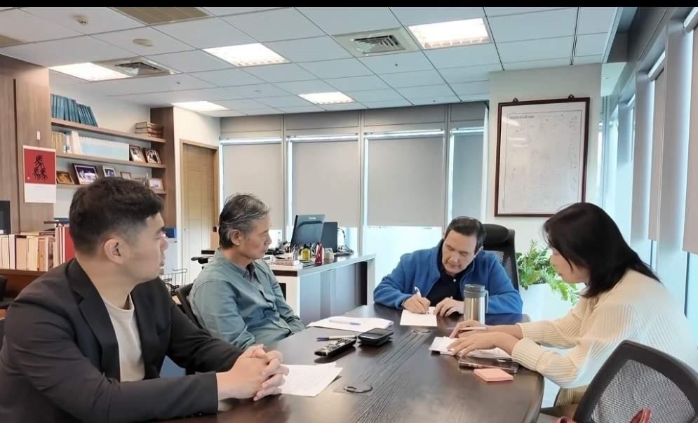 马英九的一世英名算是栽在了他的前幕僚金溥聪手上了，真是有点唏嘘不已，马英九竟然在