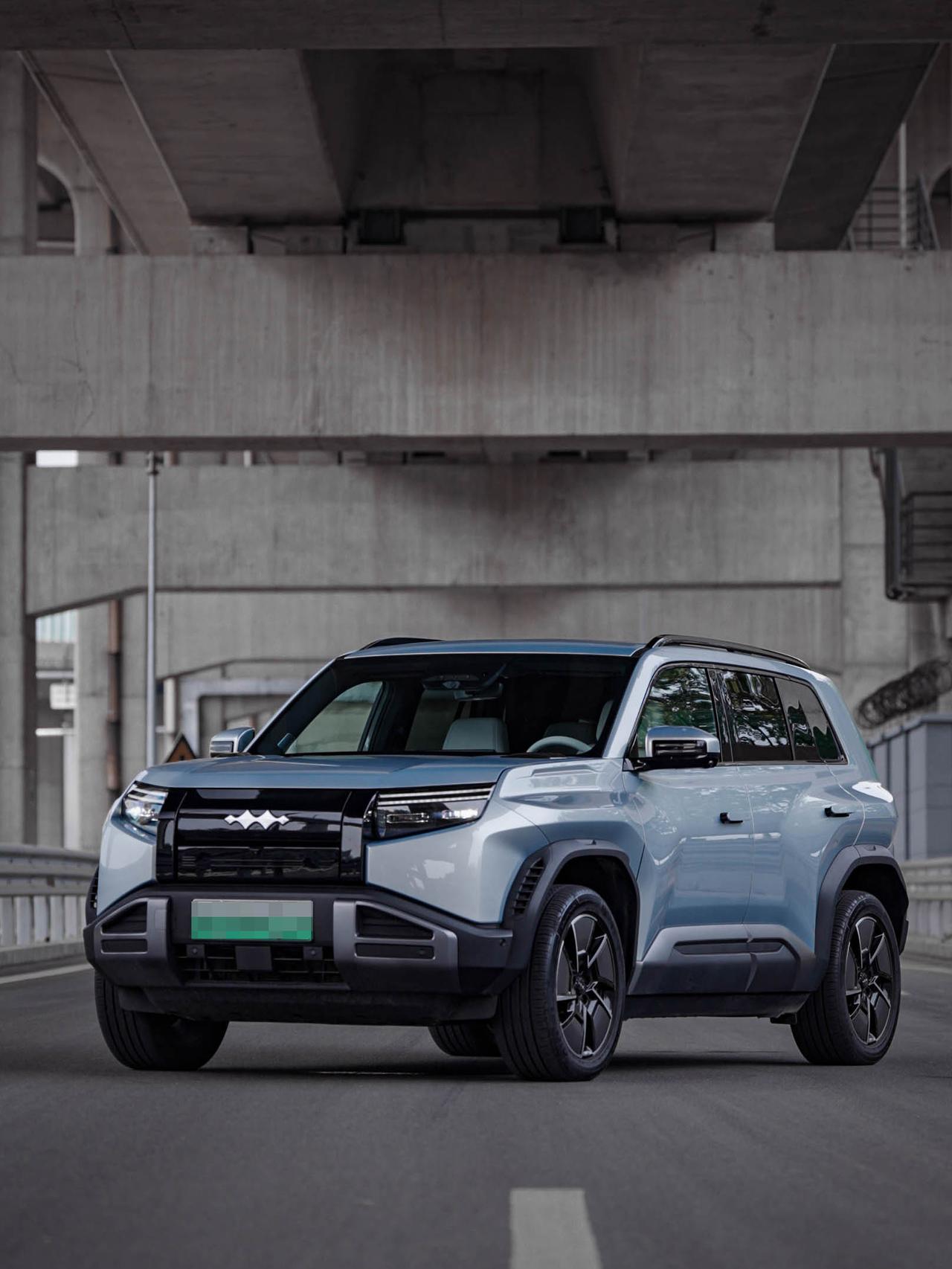 方程豹钛3，4605/1900/1720mm，轴距2745mm，紧凑型SUV，这