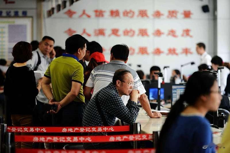 现在楼市的成交量对比2021年楼市火热的时候，是多，还是少？那么现在楼市的成交