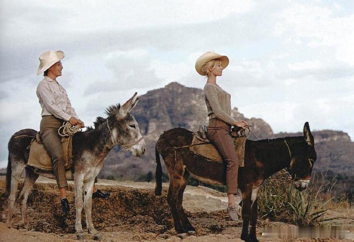 1965年，碧姬·芭铎和让娜·莫罗