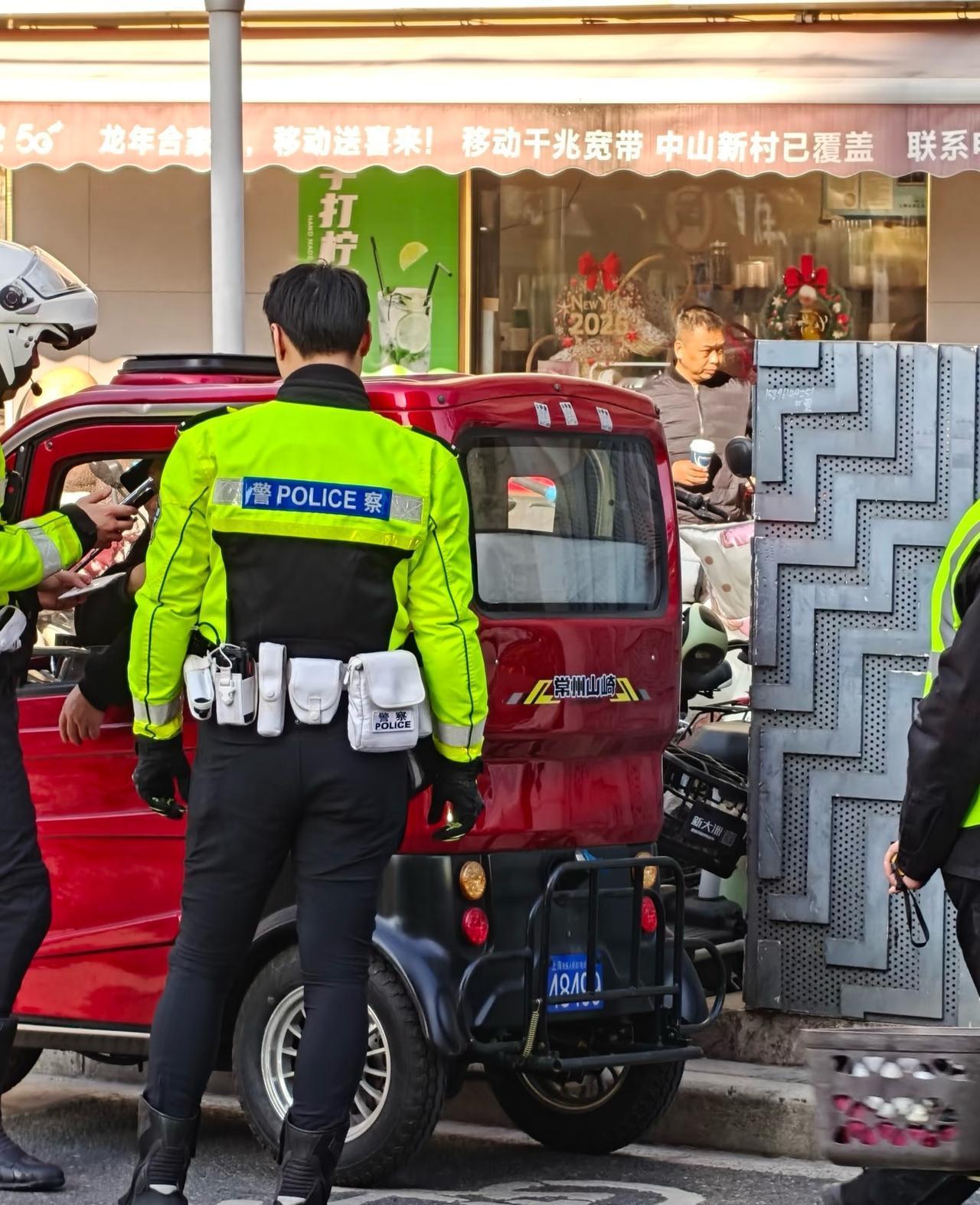 终于对路权王者动手了。我觉得堵不如疏，国家不如将所有能上路的机动车和非机动车