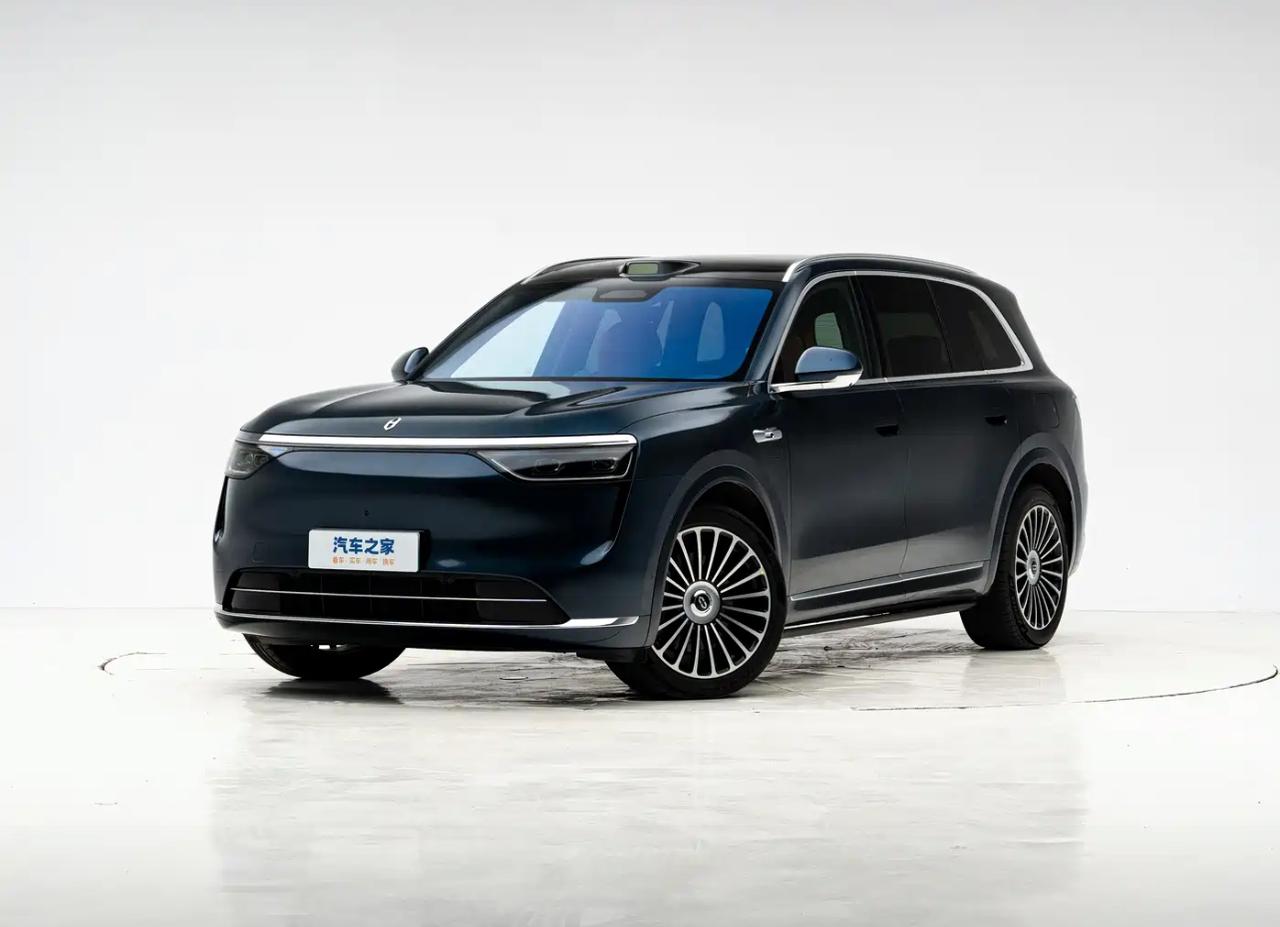 2025款问界M8车内实测：豪华空间与智能生态的双向奔赴2025款问界M8作