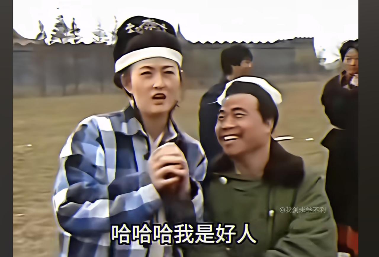 据说当年金莲在剧组的时候看上武松了，她的戏份拍完了还久久不舍得离去，在剧组又多待