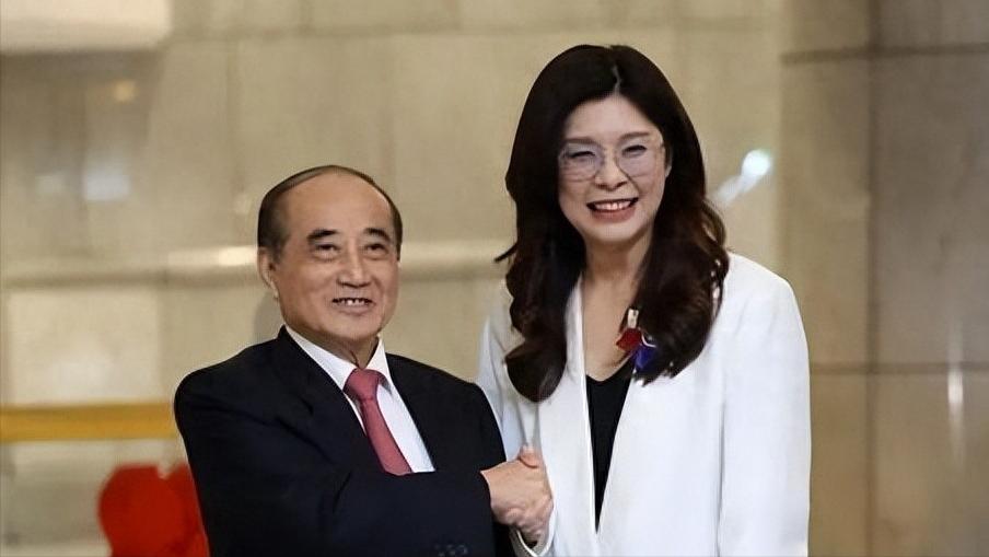 连战这辈子怕是做梦都想不到，自己拿真金白银捧出来的亲儿子，混了大半辈子，到头来却