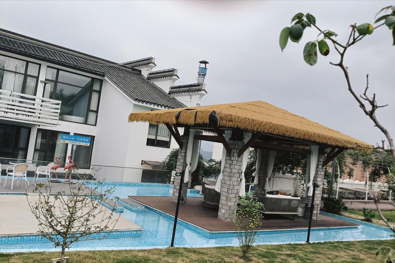 你发现了吗？体制内的男人一旦爬到县处级以上，他们的爱人往往会悄悄收敛起往日的光芒