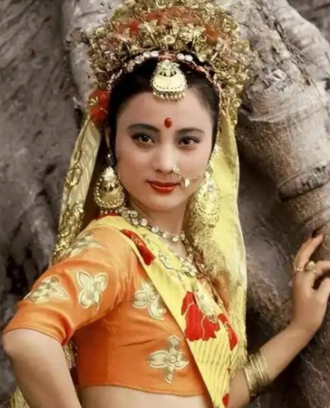 1997年，李玲玉嫁给犹太富豪杰瑞，新婚夜，李玲玉开玩笑地说：“你就不怕我嫁给你