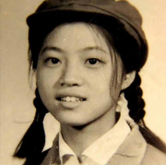 1969年，21岁的女知青廖晓东，嫁给了一贫如洗的老光棍。新婚夜，廖晓东一脸娇羞