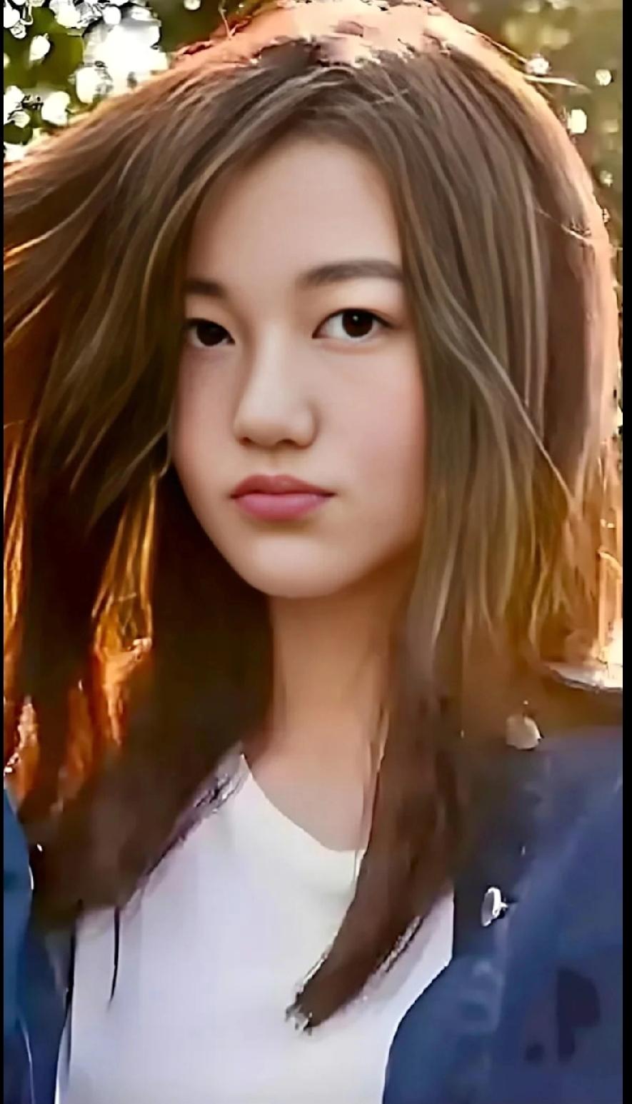 李嫣真是越长越好看啦✨真的被李嫣这组图惊艳到了，完全长开了，气质越来越出挑