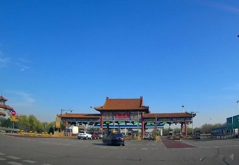 唐山，一个gdp过万亿的城市，还有这么多收费站，真有点小家子气。1、205国道