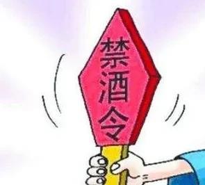 尽管国家已经说了不是所有的吃喝都违规，但是到了有的difang还是层层加码，说是