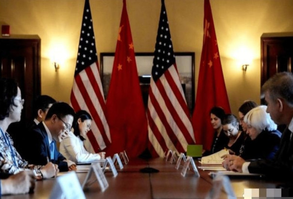 中国硬刚美国，把对方逼回了谈判桌，场外那些原本想看热闹、甚至想趁机捞点好处的小丑