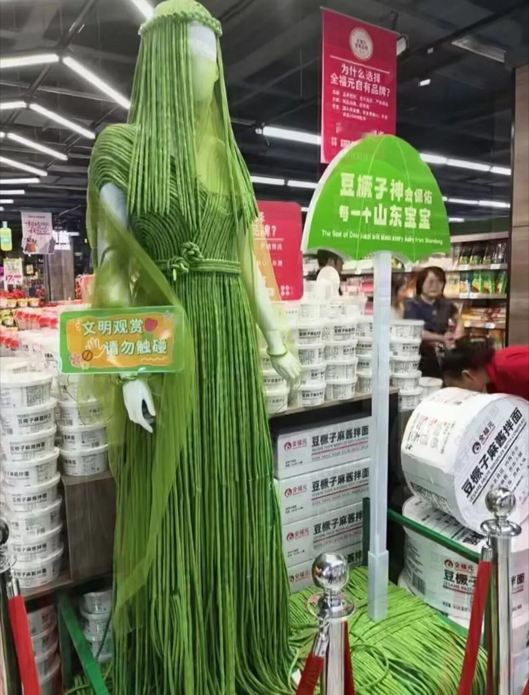笑话笑话。一毒蛇和一蟒蛇在讨论谁的捕猎方式最高效。毒蛇:“我只需要咬对方一口，