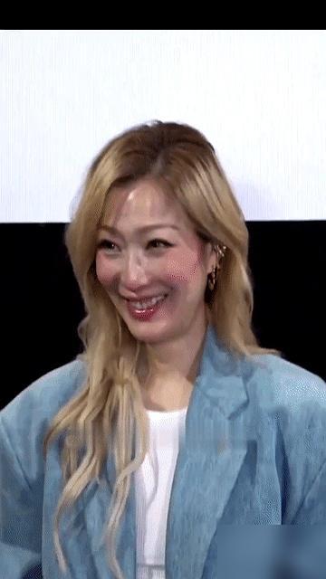 我跟你说，53岁郑秀文这次真的杀疯了！甩了白幼瘦执念，96斤练出硬肌肉，新片狂揽