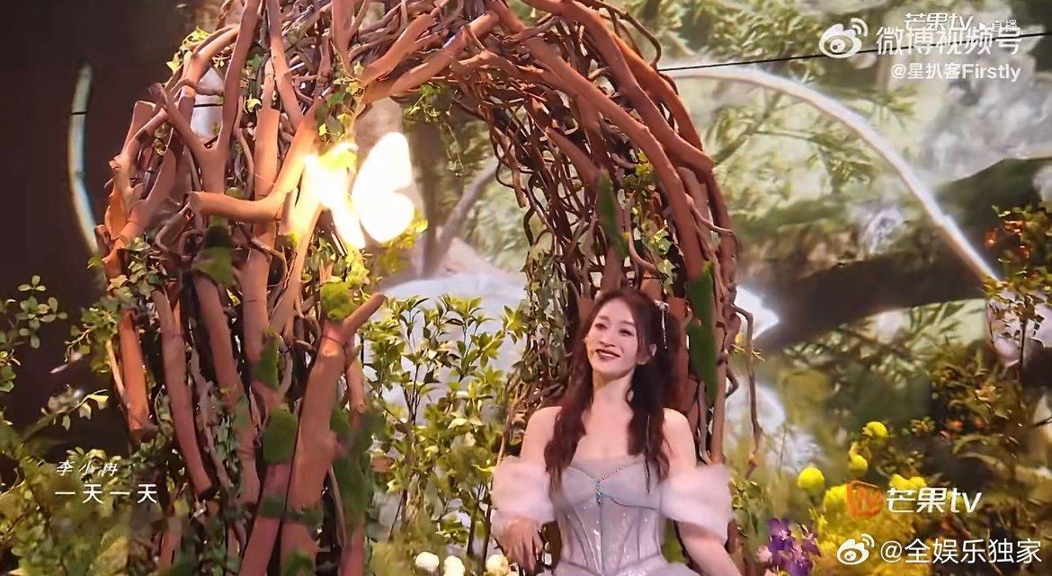 李小冉自信不管什么曲风都难不倒李小冉，自信演唱的样子，又美又有气场。李小冉看得出