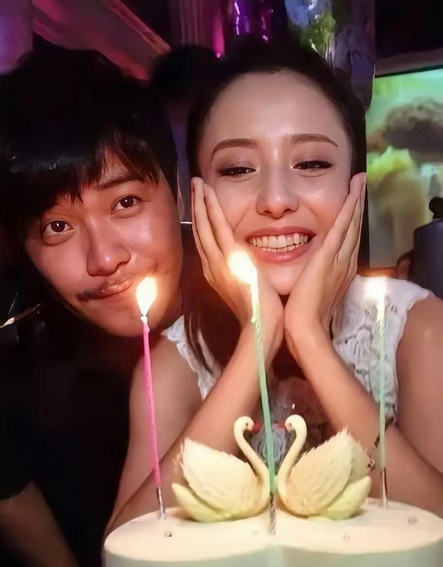 不知不觉都离婚四年了，陈思诚照样零点准时给佟丽娅发庆生微博，配图是前妻搂着儿子的