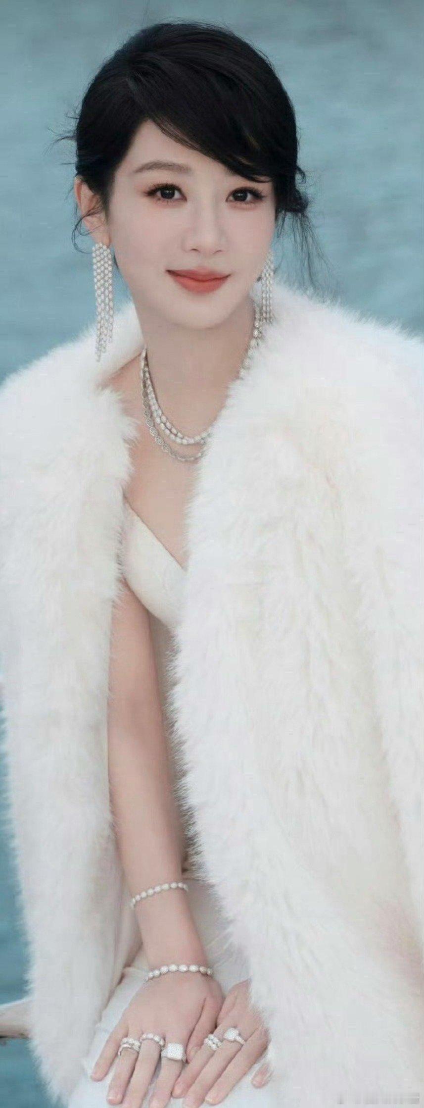 王楚然、杨紫同款造型🈶️谁驾驭的更好