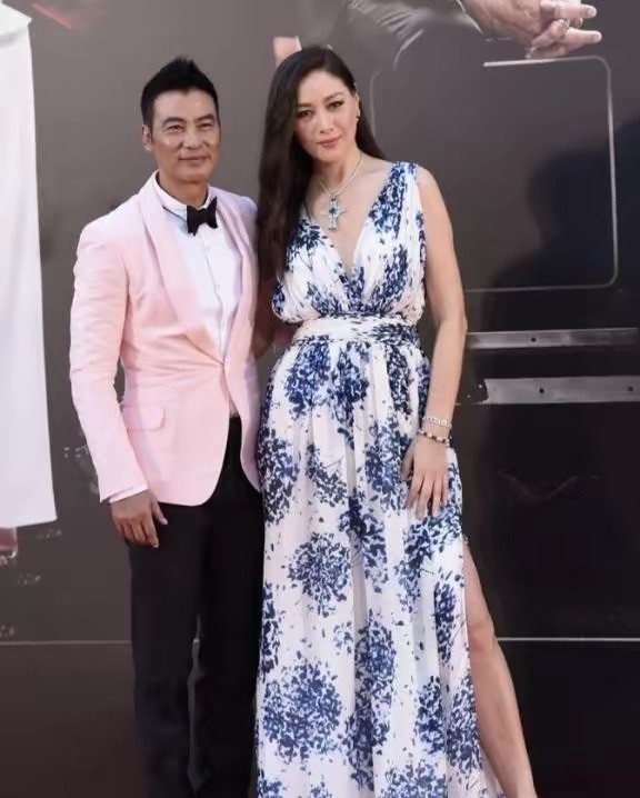 1997年，任达华和名模琦琦结婚，任达华还立下“婚后不生孩子、不买房、不吵架”的