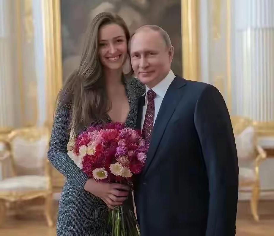 73岁的普京大帝告诉所有人一个道理无论你是老了，丑了，还是身材不好，你都要有