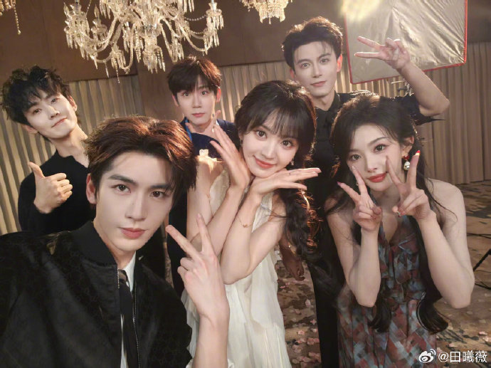 除了水印只有任豪在动逐玉动图找不同笑不行了除了任豪只有右下角水印在动