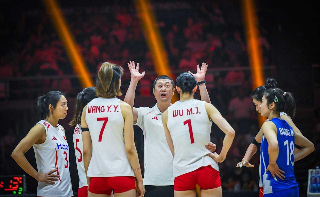 很不忍心苛责两名主攻庄宇珊和吴梦洁，因为她们干的活太多了，尤其是当杨舒茗上场后，