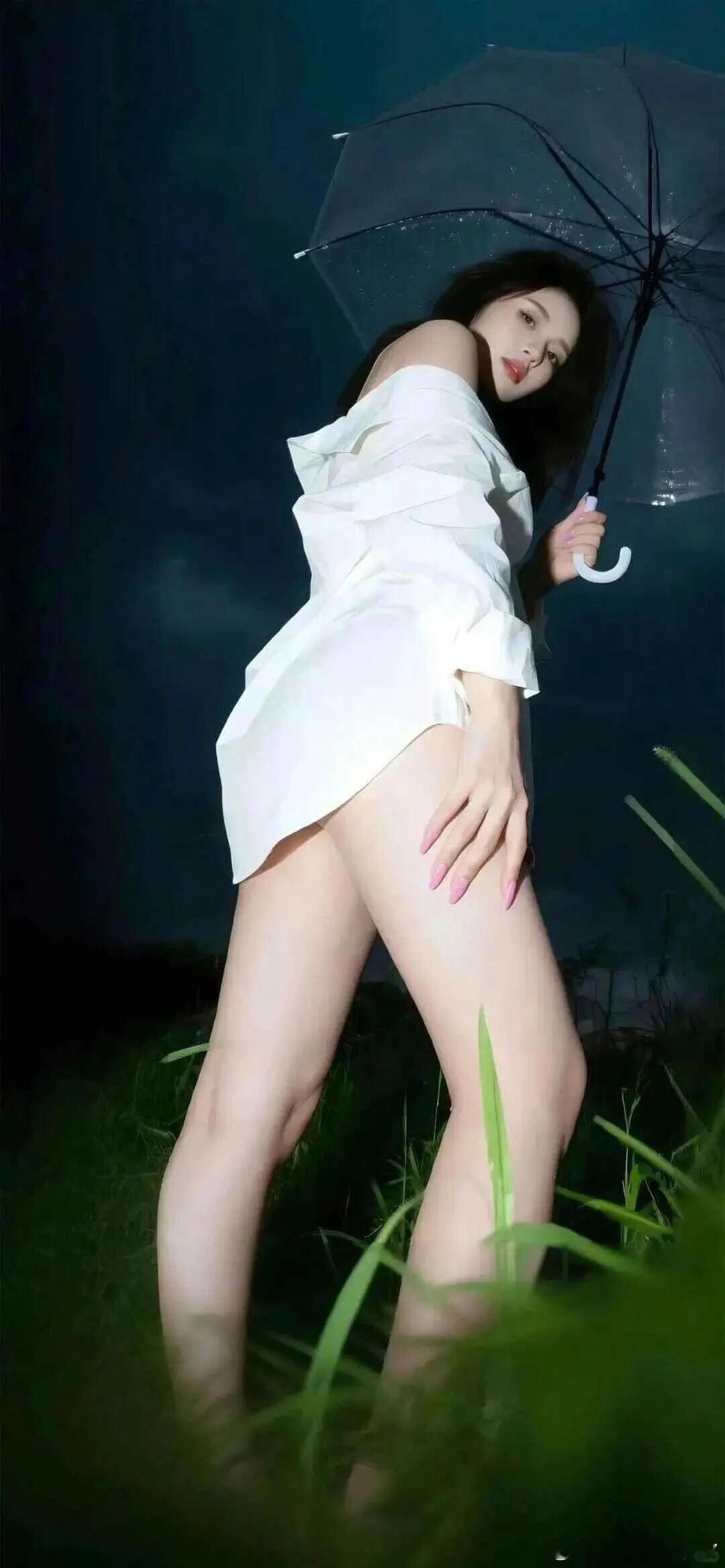 生活，没有谁比谁容易，只有谁比谁懂得去承受；用高级的快乐，去对抗生活的平庸和无聊