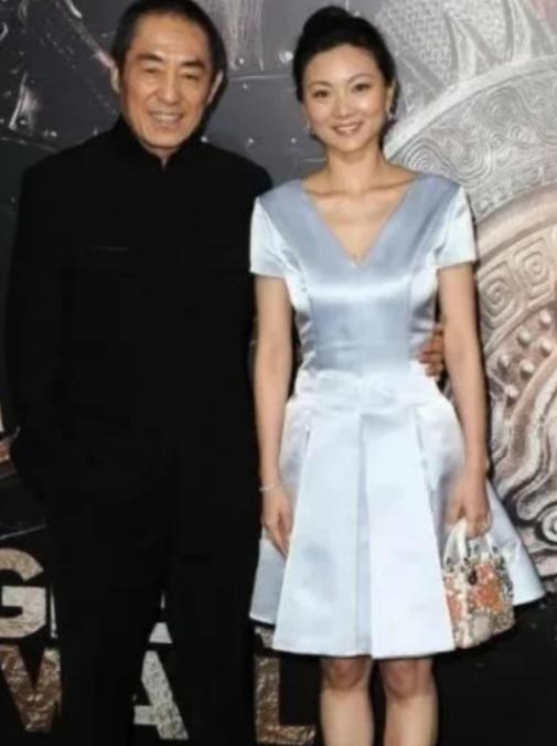 2014年，张艺谋给无锡计生局交了748万。钱到账那一刻，他那三个躲了12年黑