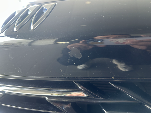 24款别克君威保险杠多处掉漆买了不到两年的别克君威28T纵享，前保险杠十几处车